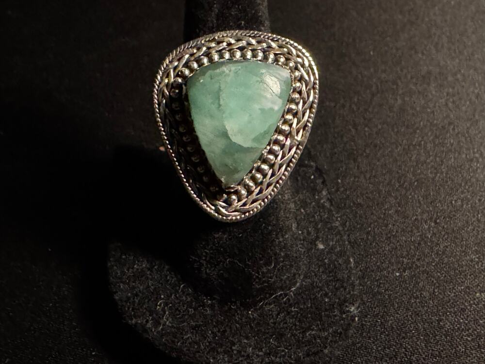 925 Sterling Triangular Green White Gemstone Rope Design Size 6.5